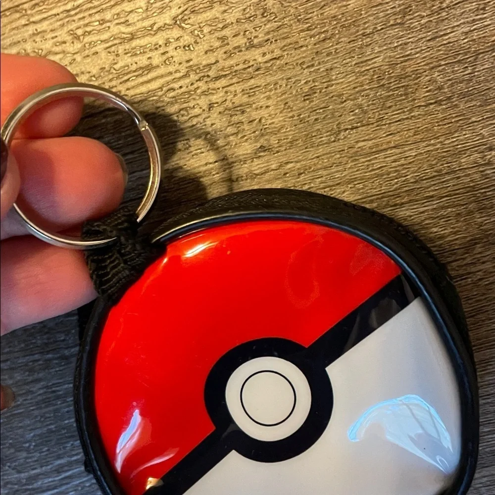 Pokémon Ball BioWorld Coin Purse Keychain